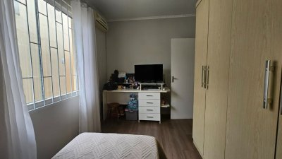 Casa com 262m², 4 quartos (sendo 1 suíte), 2 garagens, no bairro Ipiranga em São José
