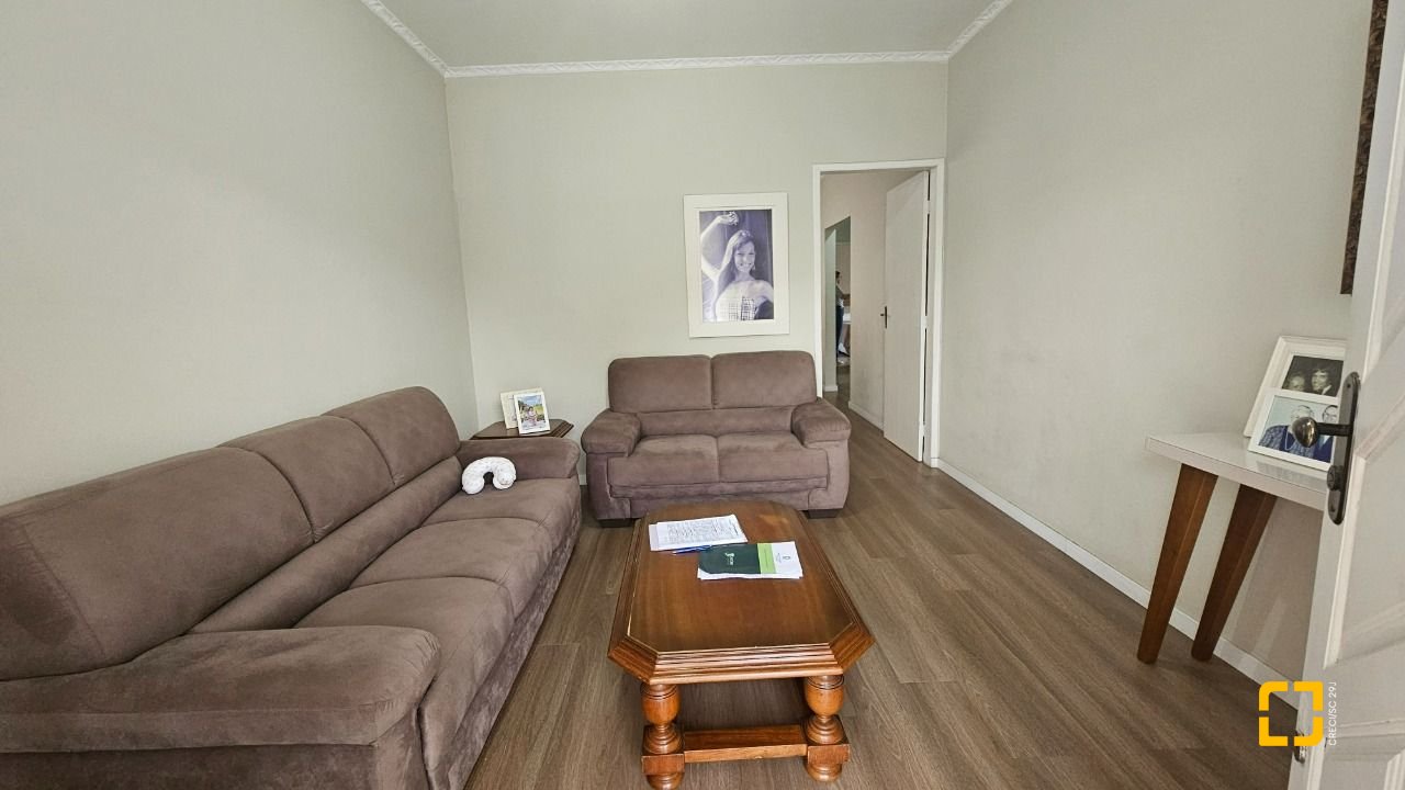 Casa com 262m², 4 quartos (sendo 1 suíte), 2 garagens, no bairro Ipiranga em São José