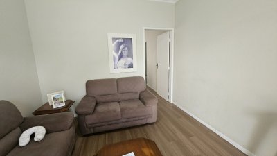 Casa com 262m², 4 quartos (sendo 1 suíte), 2 garagens, no bairro Ipiranga em São José