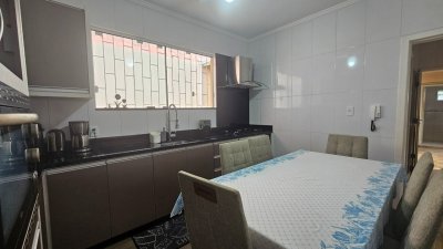 Casa com 262m², 4 quartos (sendo 1 suíte), 2 garagens, no bairro Ipiranga em São José