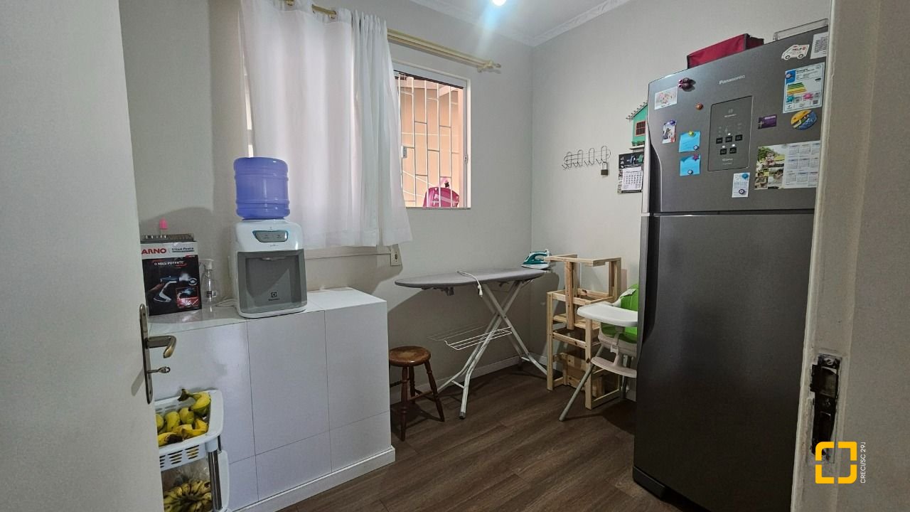 Casa com 262m², 4 quartos (sendo 1 suíte), 2 garagens, no bairro Ipiranga em São José