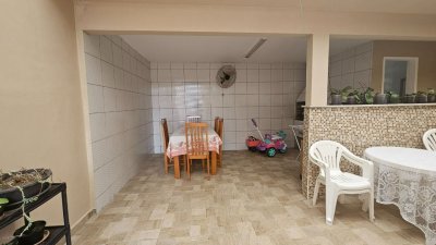 Casa com 262m², 4 quartos (sendo 1 suíte), 2 garagens, no bairro Ipiranga em São José