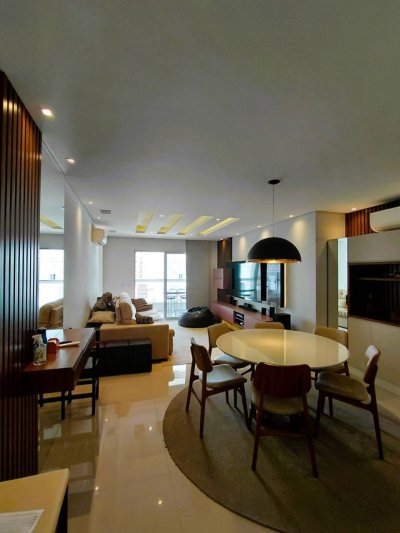 Cobertura com 180m², 3 quartos (sendo 3 suítes), 3 garagens, no bairro Balneário em Florianópolis