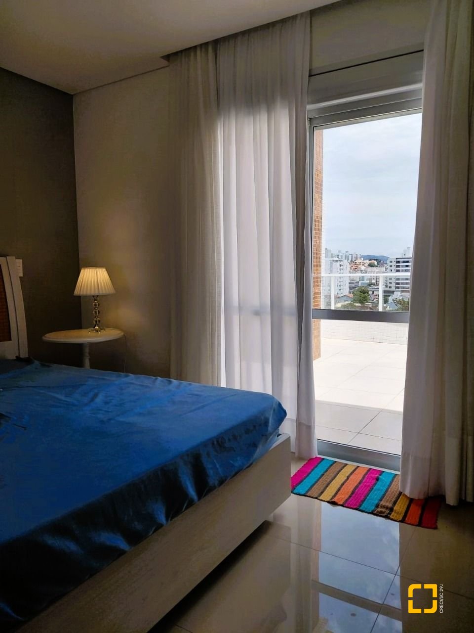 Cobertura com 180m², 3 quartos (sendo 3 suítes), 3 garagens, no bairro Balneário em Florianópolis