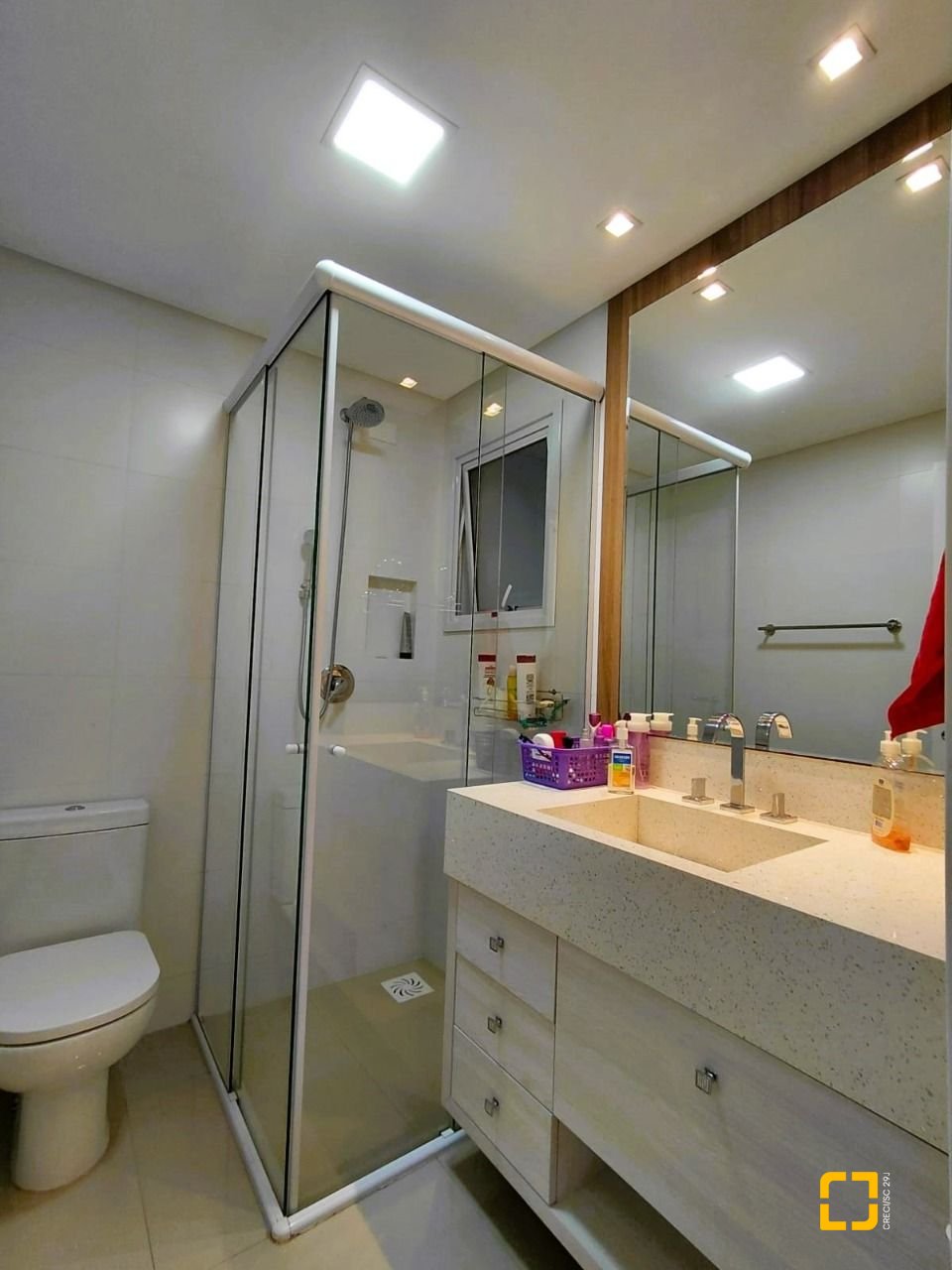 Cobertura com 180m², 3 quartos (sendo 3 suítes), 3 garagens, no bairro Balneário em Florianópolis