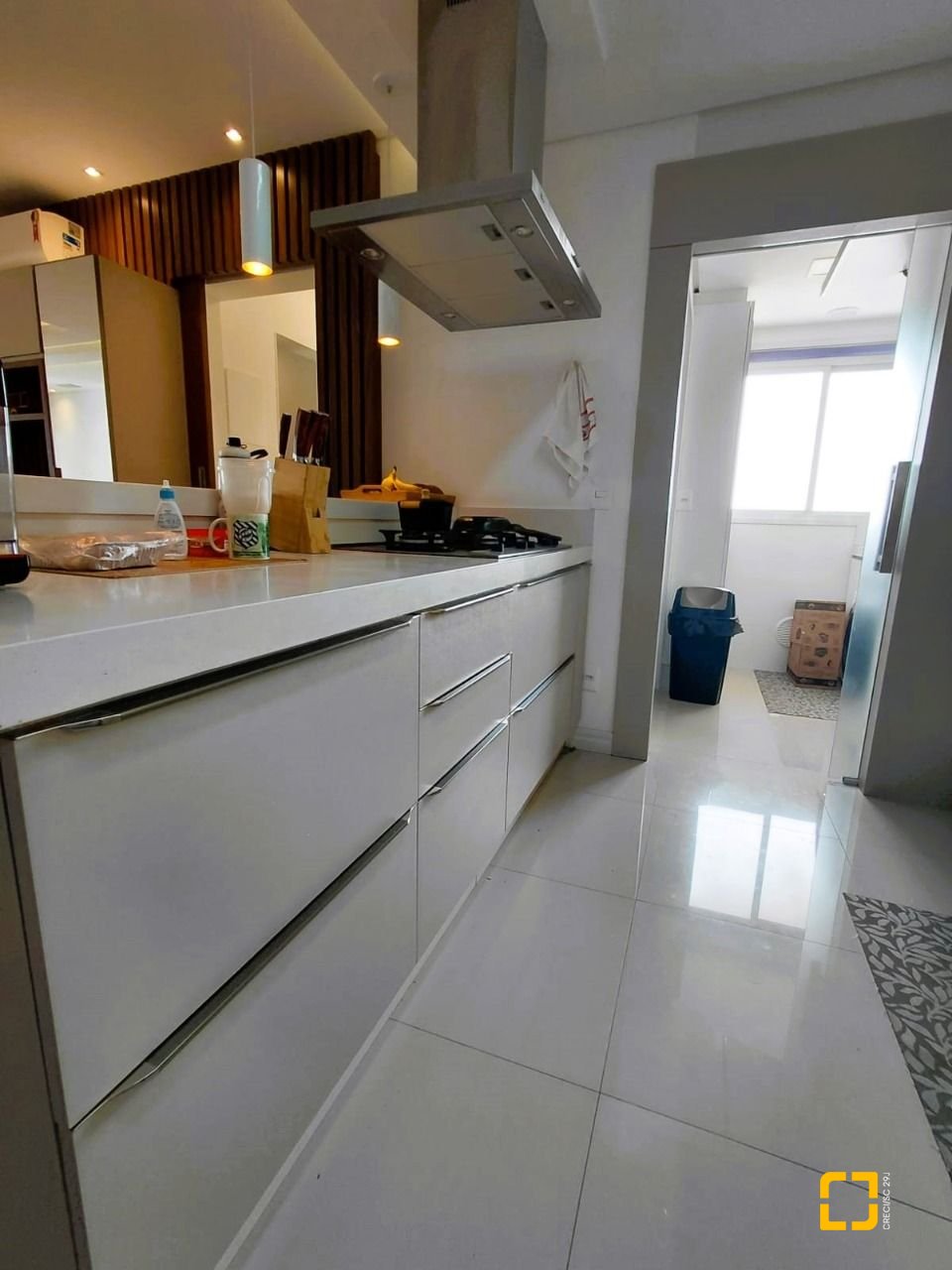 Cobertura com 180m², 3 quartos (sendo 3 suítes), 3 garagens, no bairro Balneário em Florianópolis