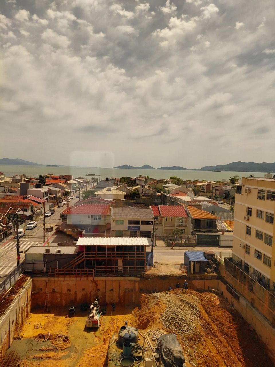 Cobertura com 180m², 3 quartos (sendo 3 suítes), 3 garagens, no bairro Balneário em Florianópolis