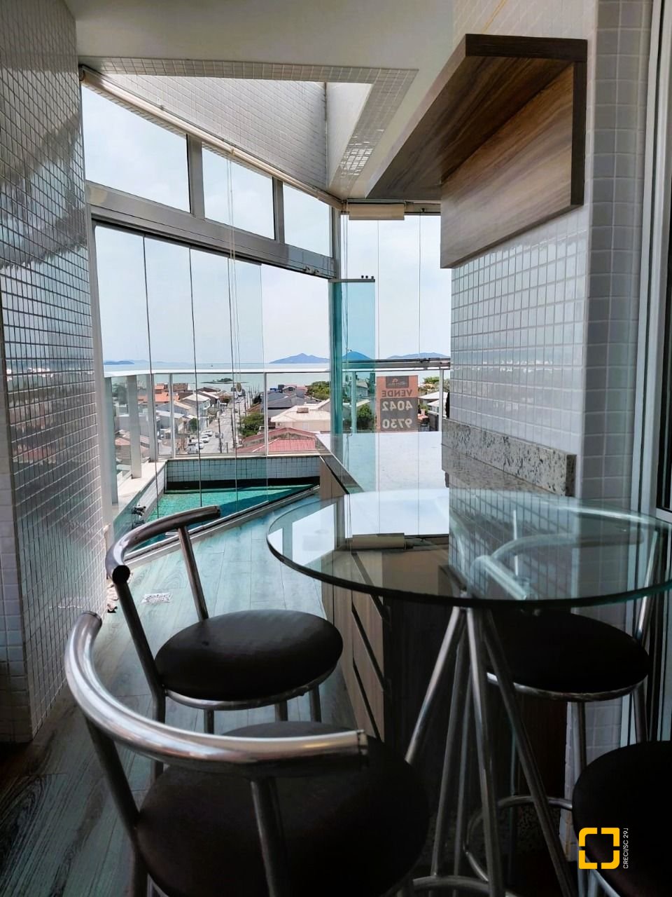 Cobertura com 180m², 3 quartos (sendo 3 suítes), 3 garagens, no bairro Balneário em Florianópolis