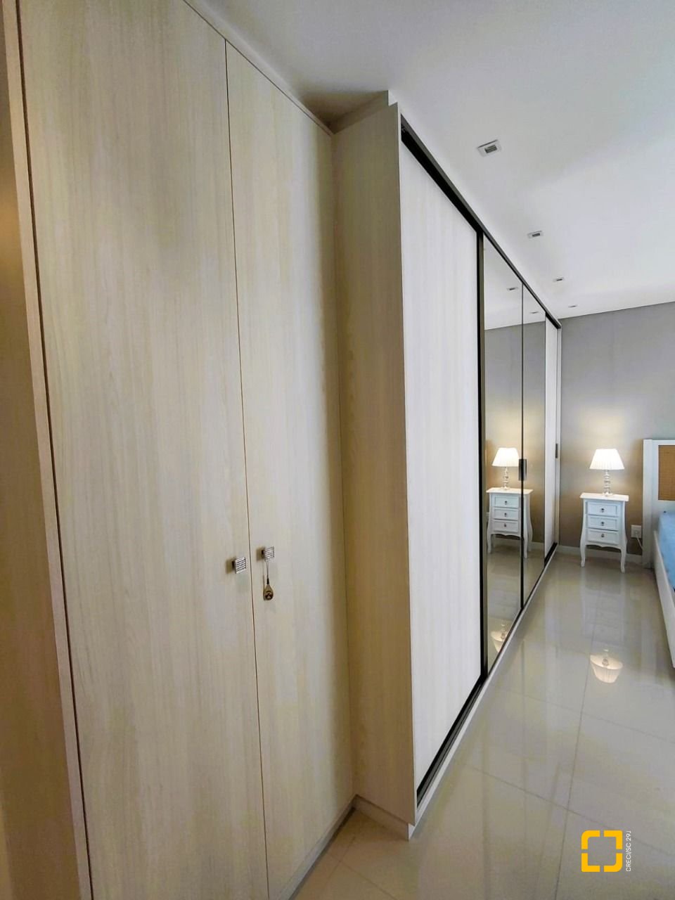 Cobertura com 180m², 3 quartos (sendo 3 suítes), 3 garagens, no bairro Balneário em Florianópolis