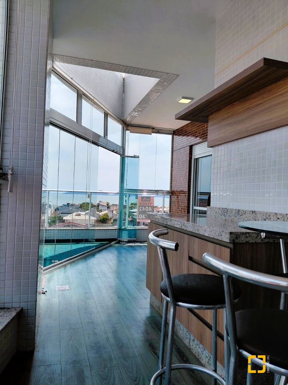 Cobertura com 180m², 3 quartos (sendo 3 suítes), 3 garagens, no bairro Balneário em Florianópolis