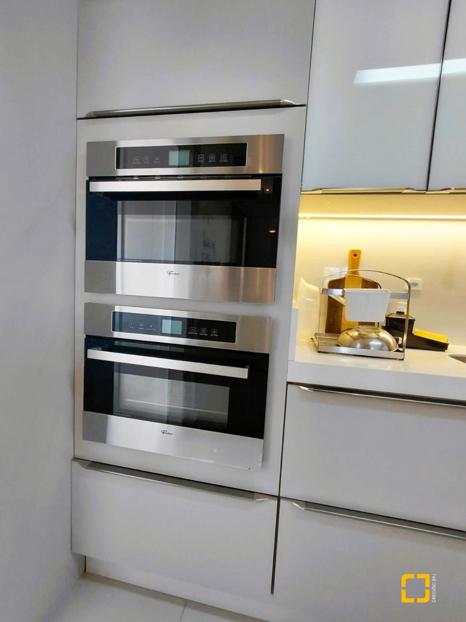 Cobertura com 180m², 3 quartos (sendo 3 suítes), 3 garagens, no bairro Balneário em Florianópolis