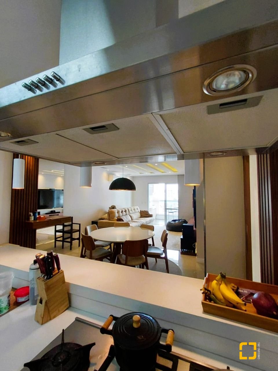 Cobertura com 180m², 3 quartos (sendo 3 suítes), 3 garagens, no bairro Balneário em Florianópolis