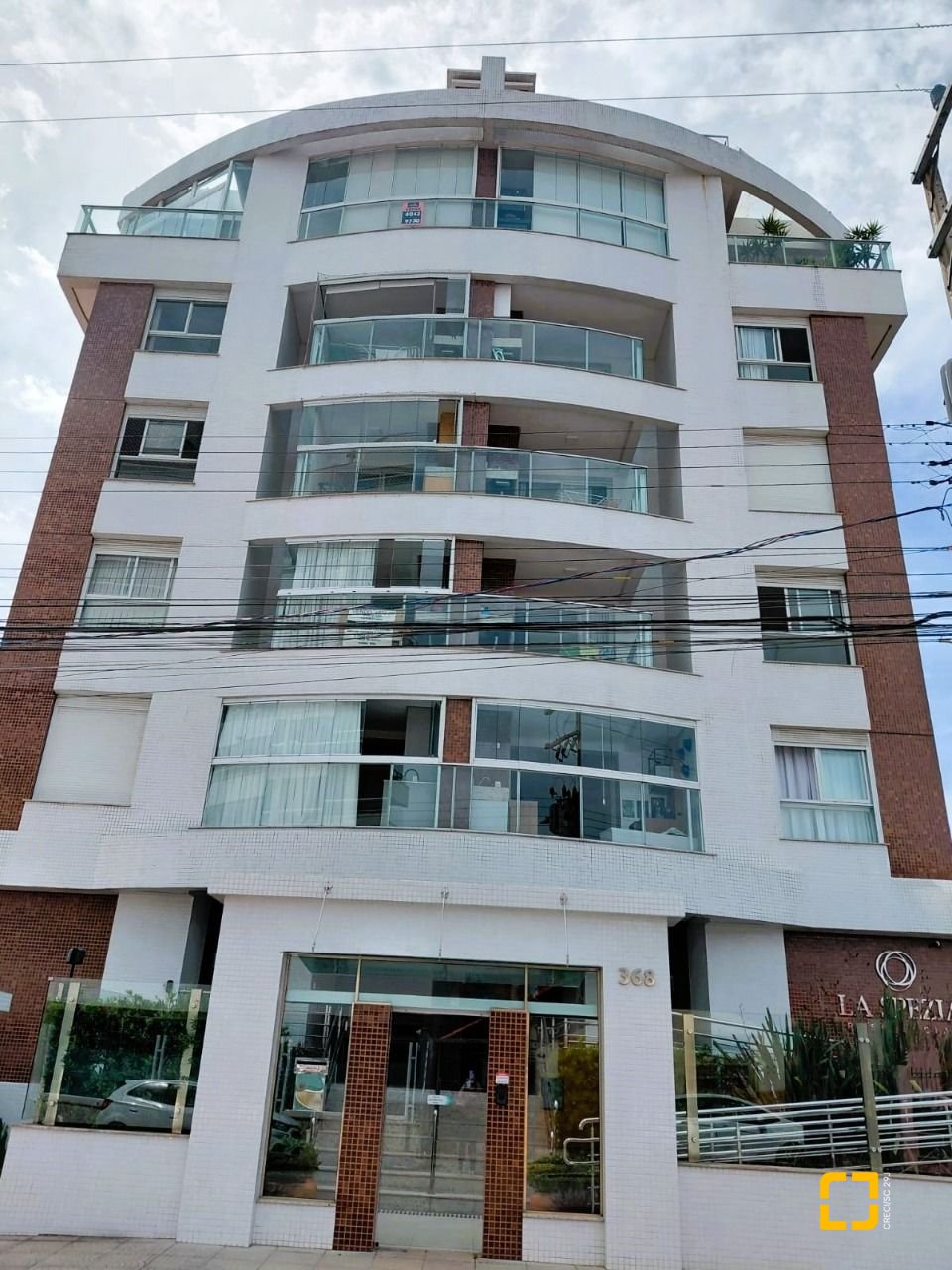 Cobertura com 180m², 3 quartos (sendo 3 suítes), 3 garagens, no bairro Balneário em Florianópolis