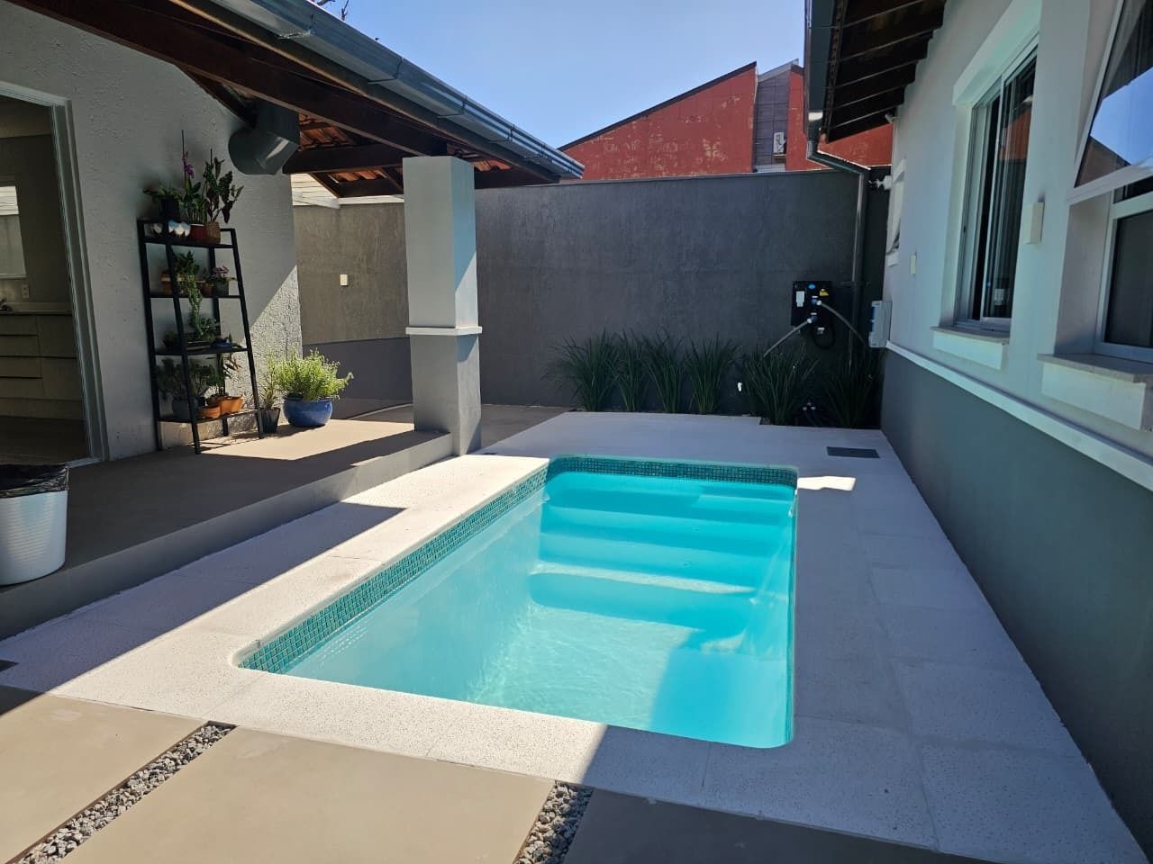 Casa com 234m², 6 quartos (sendo 2 suítes), 2 garagens, no bairro Campeche em Florianópolis