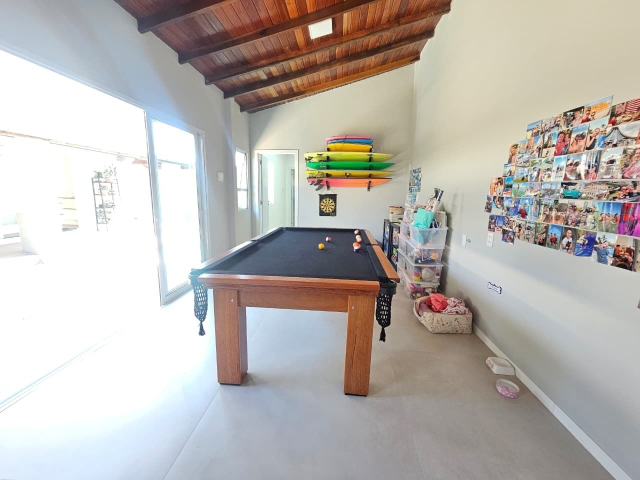 Casa com 234m², 6 quartos (sendo 2 suítes), 2 garagens, no bairro Campeche em Florianópolis