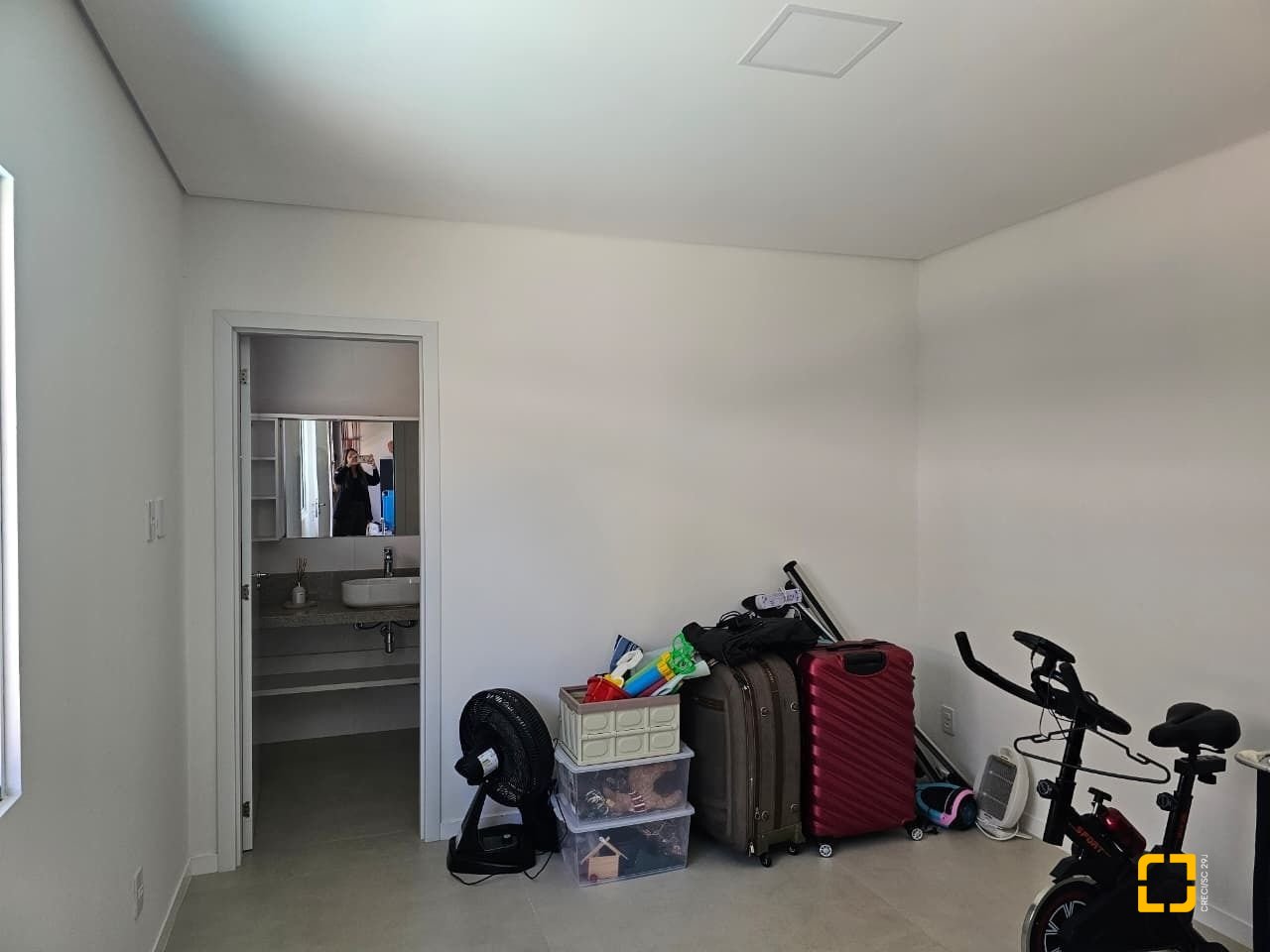 Casa com 234m², 6 quartos (sendo 2 suítes), 2 garagens, no bairro Campeche em Florianópolis
