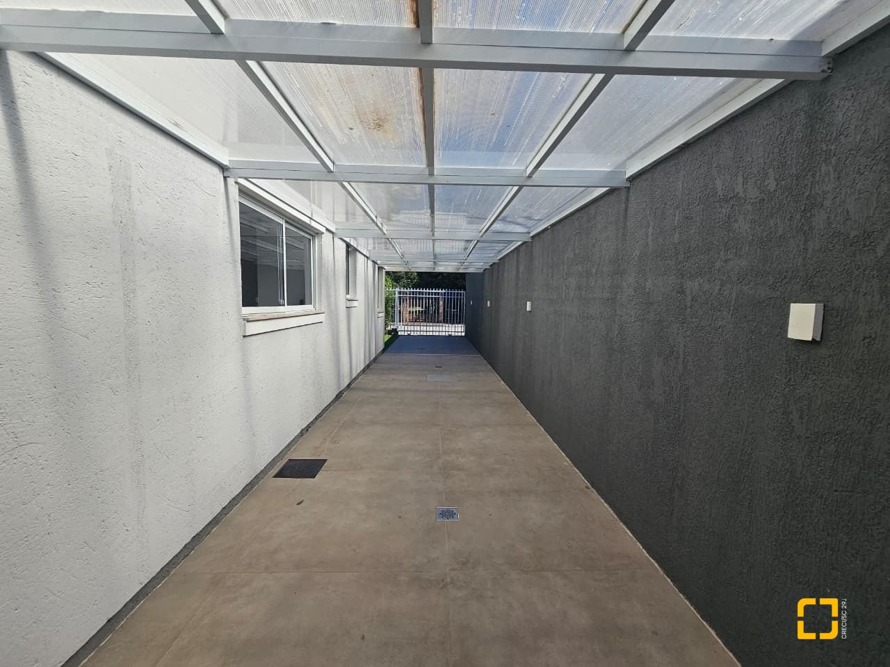 Casa com 234m², 6 quartos (sendo 2 suítes), 2 garagens, no bairro Campeche em Florianópolis