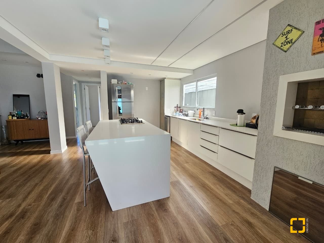 Casa com 234m², 6 quartos (sendo 2 suítes), 2 garagens, no bairro Campeche em Florianópolis