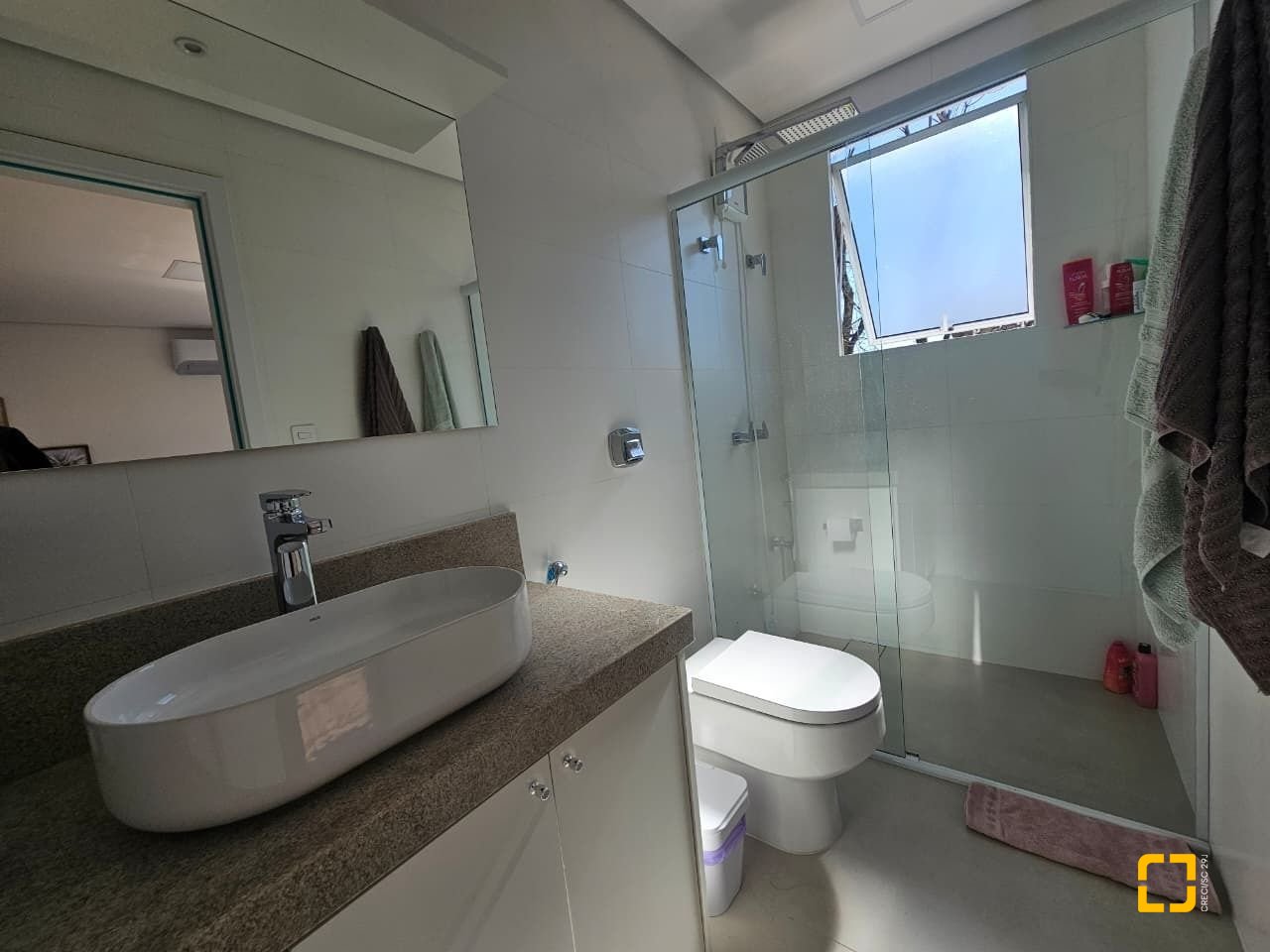 Casa com 234m², 6 quartos (sendo 2 suítes), 2 garagens, no bairro Campeche em Florianópolis