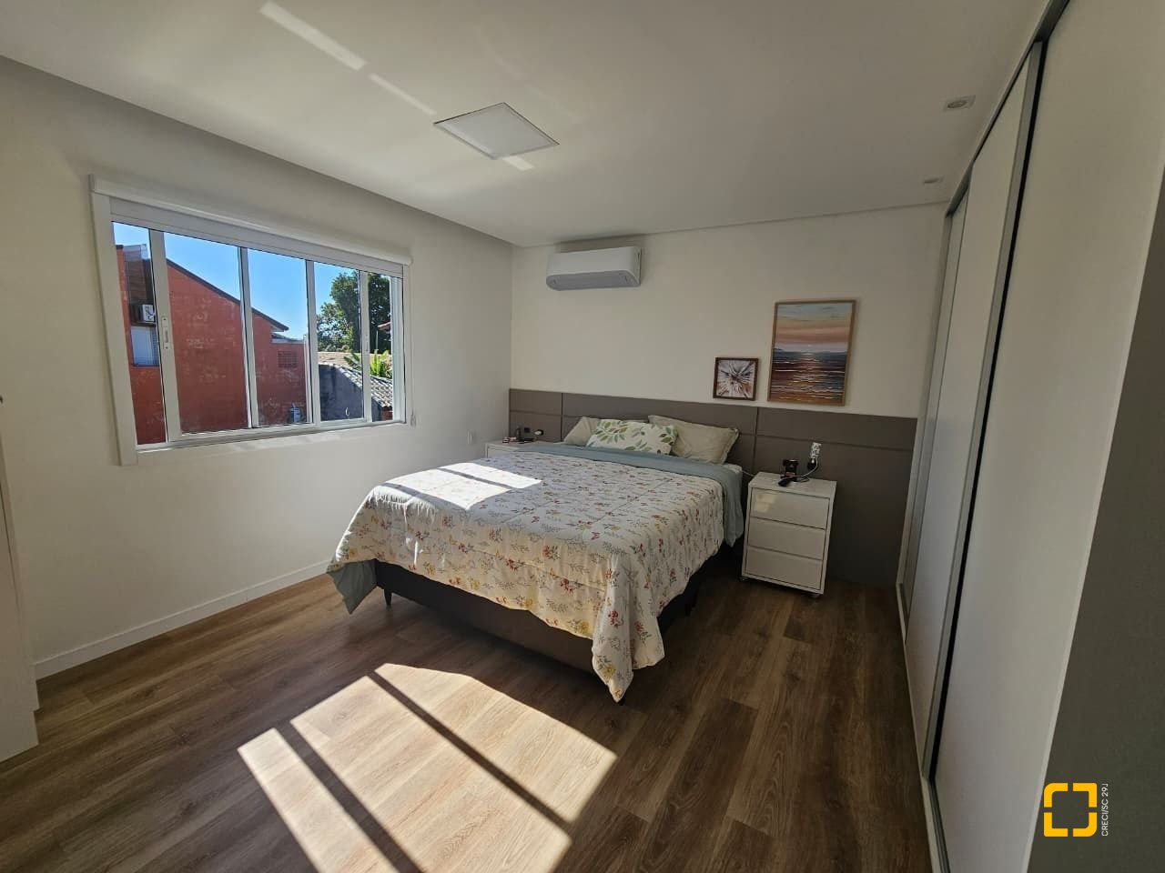 Casa com 234m², 6 quartos (sendo 2 suítes), 2 garagens, no bairro Campeche em Florianópolis