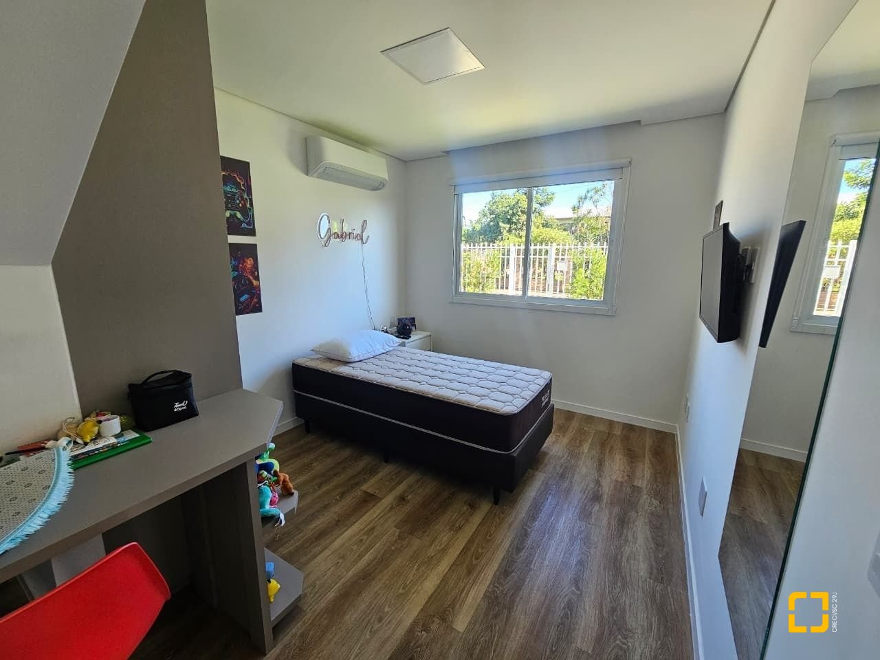 Casa com 234m², 6 quartos (sendo 2 suítes), 2 garagens, no bairro Campeche em Florianópolis