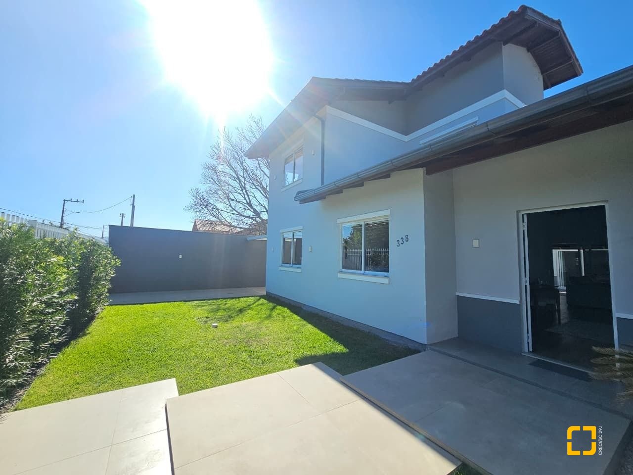 Casa com 234m², 6 quartos (sendo 2 suítes), 2 garagens, no bairro Campeche em Florianópolis