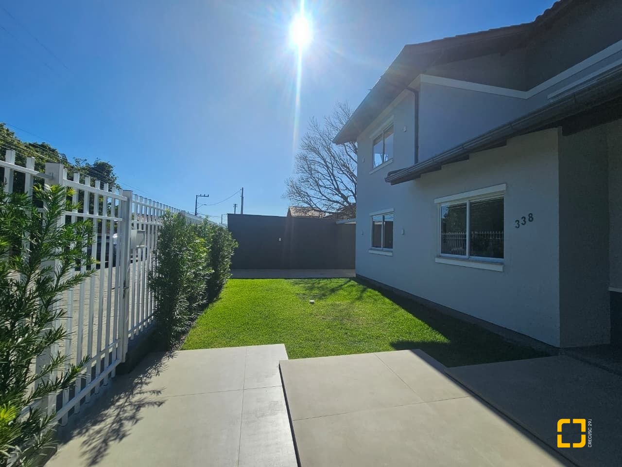 Casa com 234m², 6 quartos (sendo 2 suítes), 2 garagens, no bairro Campeche em Florianópolis