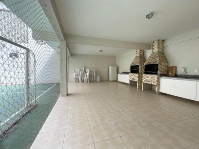 Apartamento com 102m², 4 quartos (sendo 1 suíte), 1 garagem, no bairro Centro em Florianópolis
