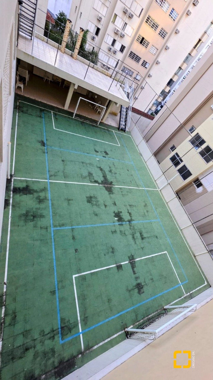 Apartamento com 102m², 4 quartos (sendo 1 suíte), 1 garagem, no bairro Centro em Florianópolis