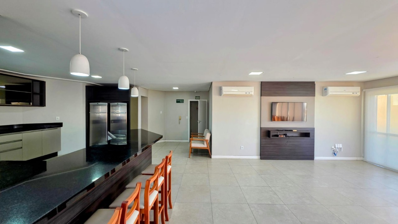 Apartamento com 102m², 4 quartos (sendo 1 suíte), 1 garagem, no bairro Centro em Florianópolis