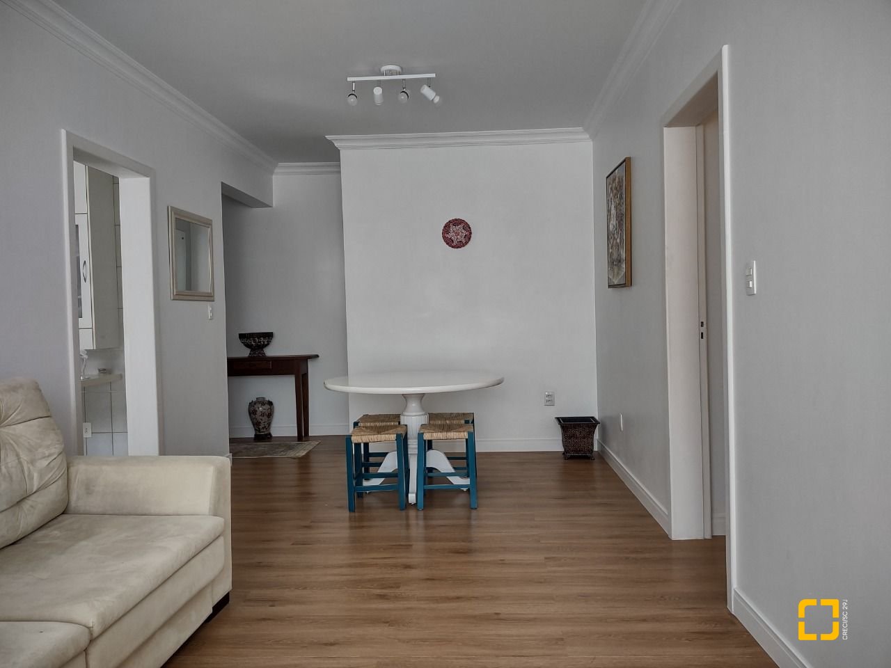 Apartamento com 102m², 4 quartos (sendo 1 suíte), 1 garagem, no bairro Centro em Florianópolis
