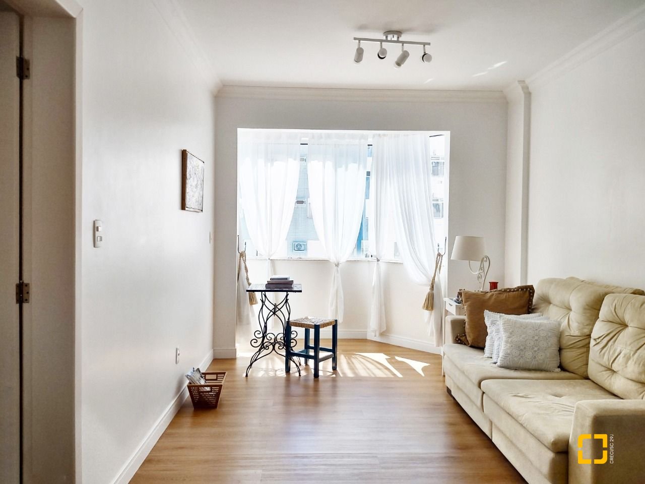Apartamento com 102m², 4 quartos (sendo 1 suíte), 1 garagem, no bairro Centro em Florianópolis