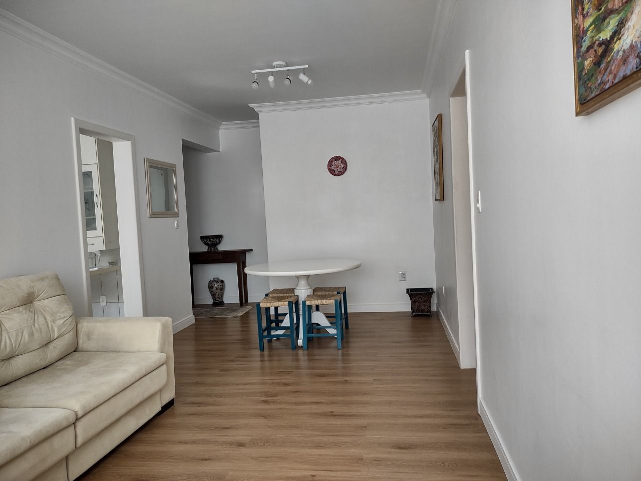 Apartamento com 102m², 4 quartos (sendo 1 suíte), 1 garagem, no bairro Centro em Florianópolis