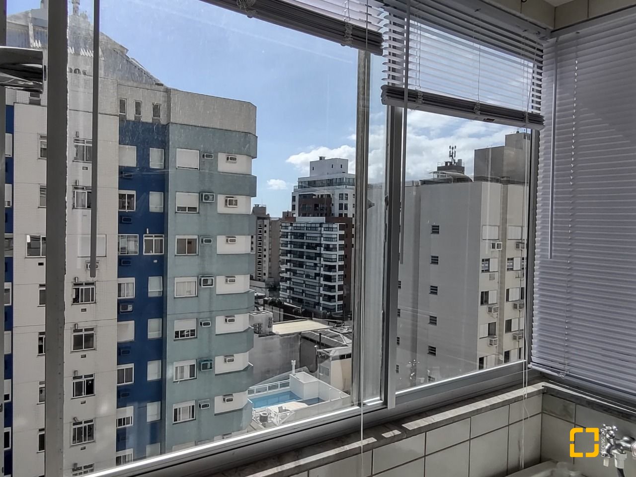 Apartamento com 102m², 4 quartos (sendo 1 suíte), 1 garagem, no bairro Centro em Florianópolis