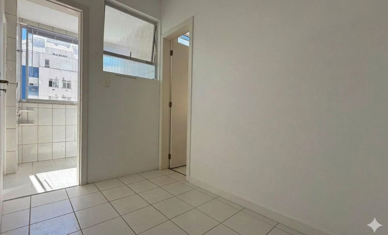 Apartamento com 102m², 4 quartos (sendo 1 suíte), 1 garagem, no bairro Centro em Florianópolis