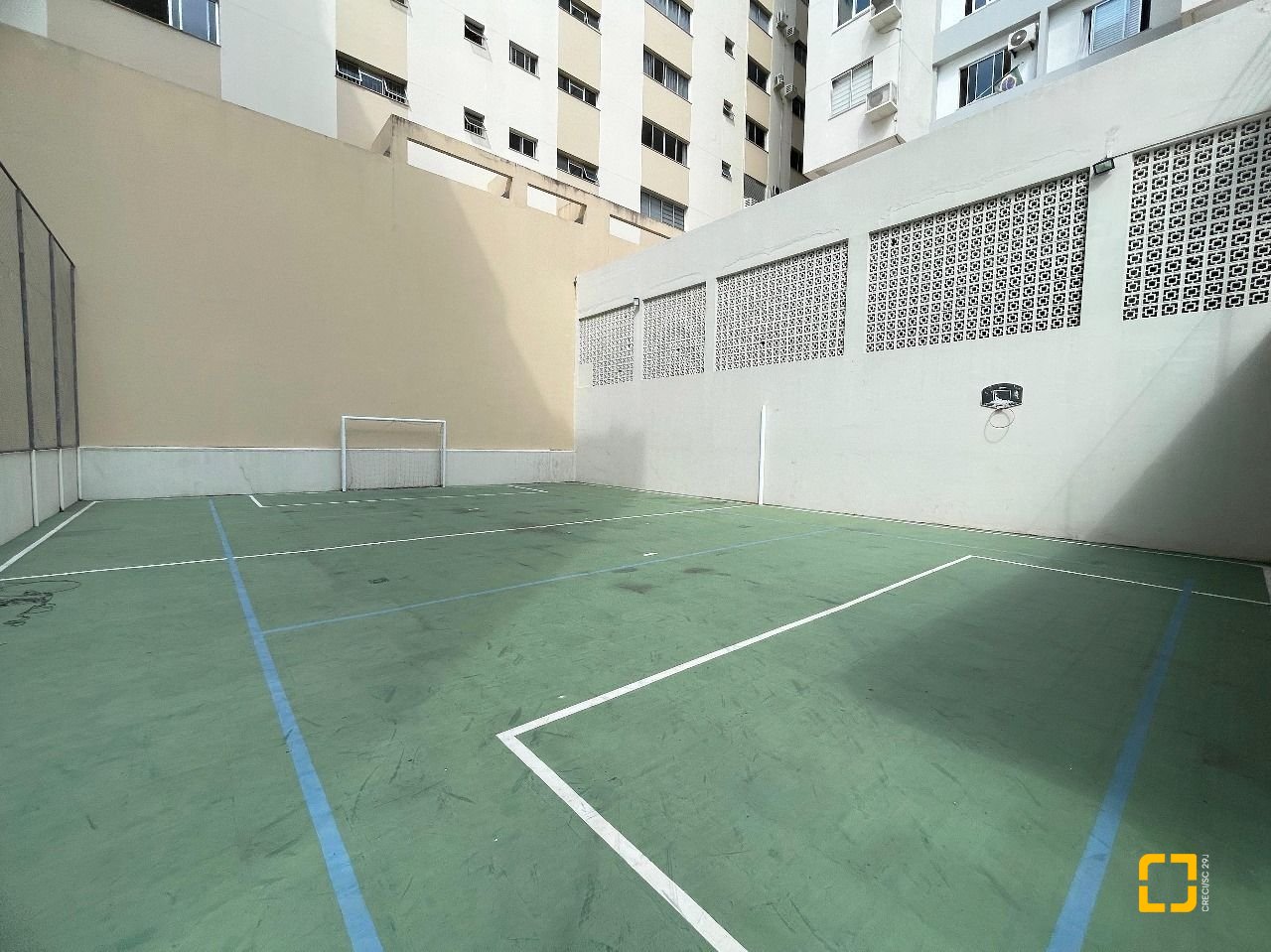 Apartamento com 102m², 4 quartos (sendo 1 suíte), 1 garagem, no bairro Centro em Florianópolis