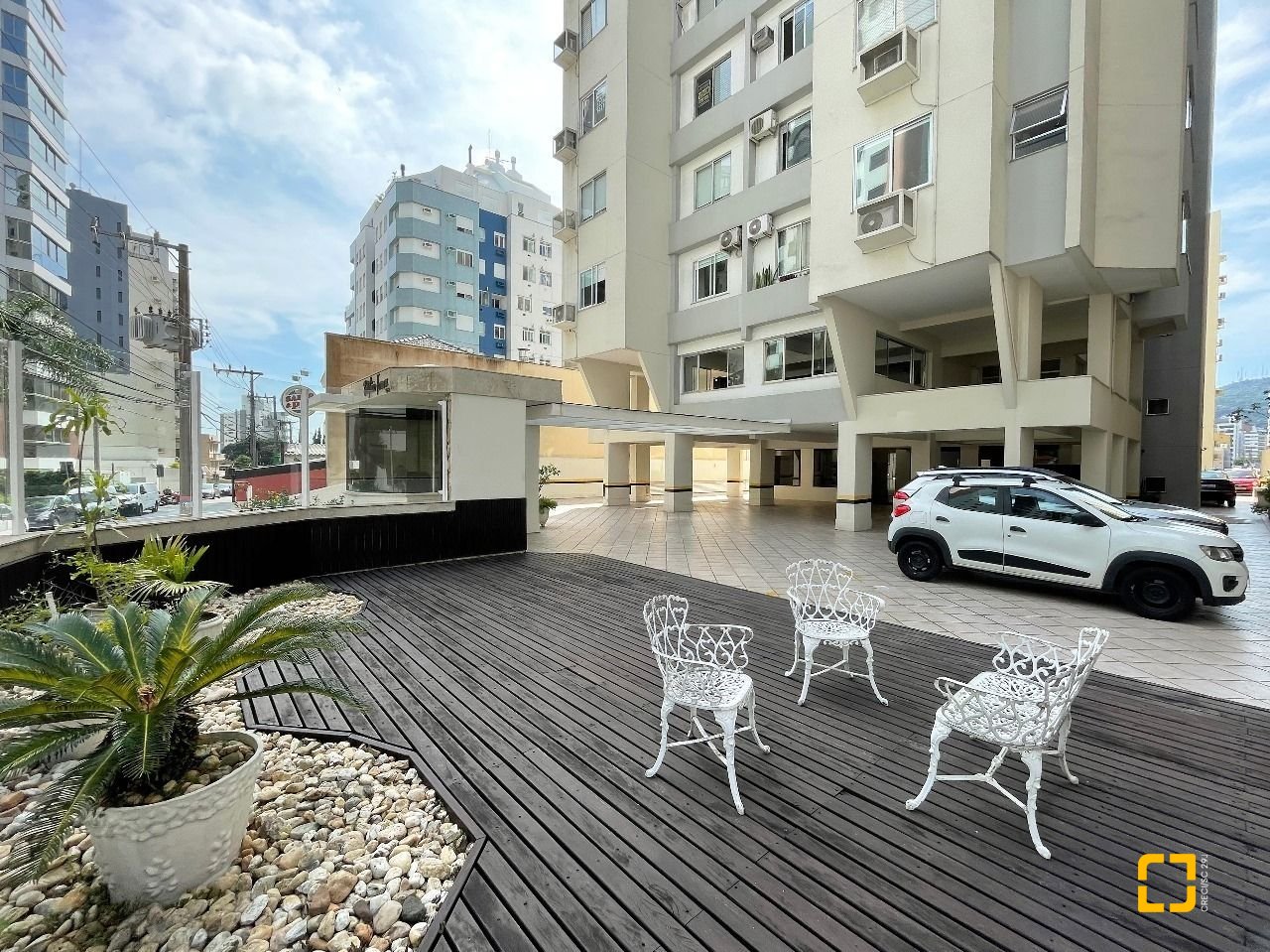 Apartamento com 102m², 4 quartos (sendo 1 suíte), 1 garagem, no bairro Centro em Florianópolis