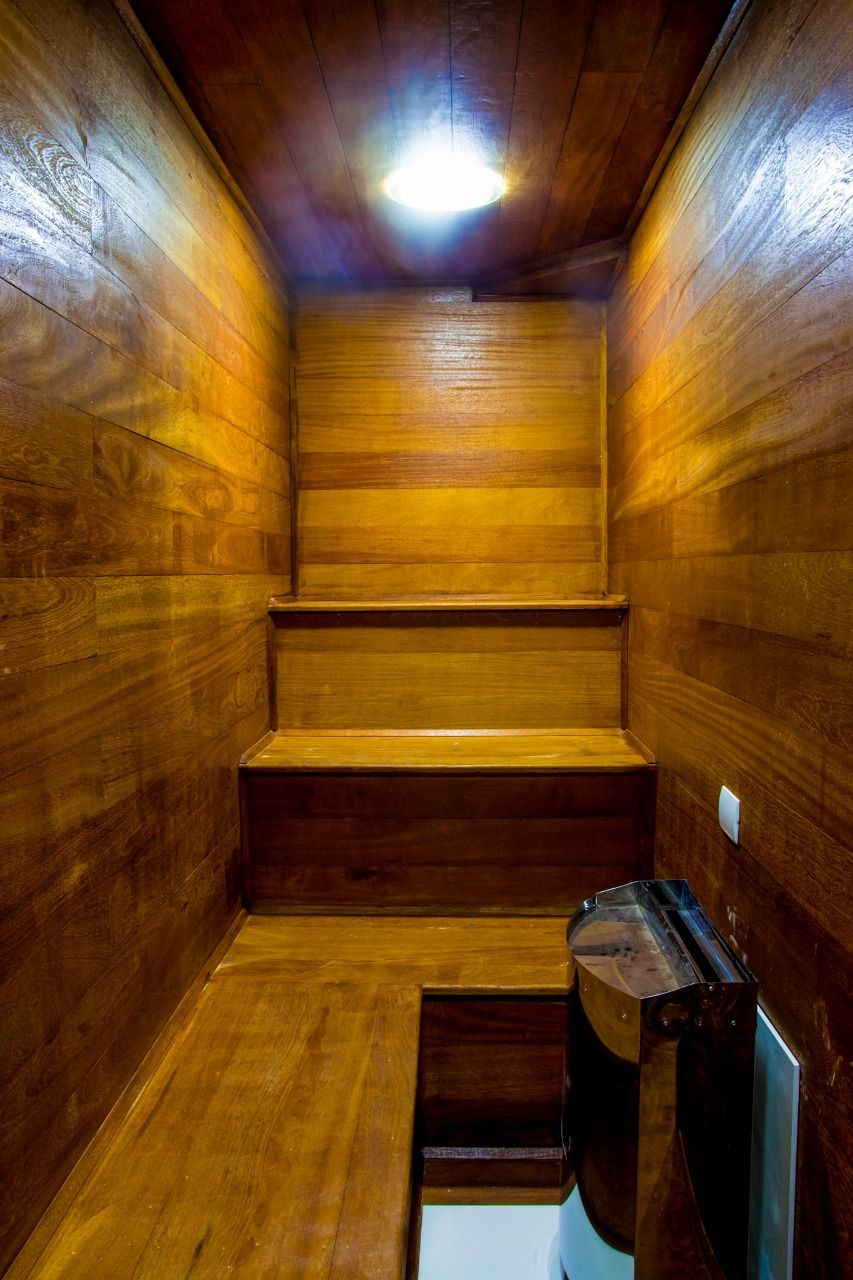 Casa com 650m², 7 quartos (sendo 2 suítes), 3 garagens, no bairro Cacupé em Florianópolis