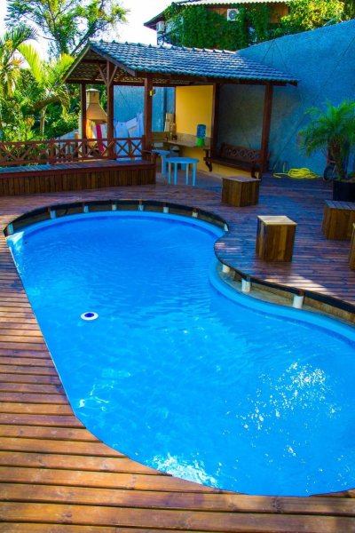 Casa com 650m², 7 quartos (sendo 2 suítes), 3 garagens, no bairro Cacupé em Florianópolis