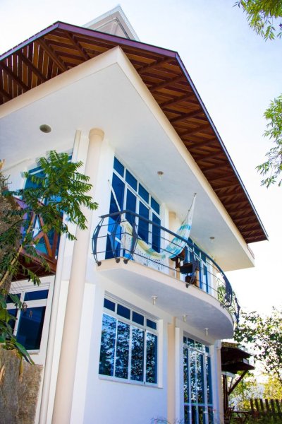 Casa com 650m², 7 quartos (sendo 2 suítes), 3 garagens, no bairro Cacupé em Florianópolis