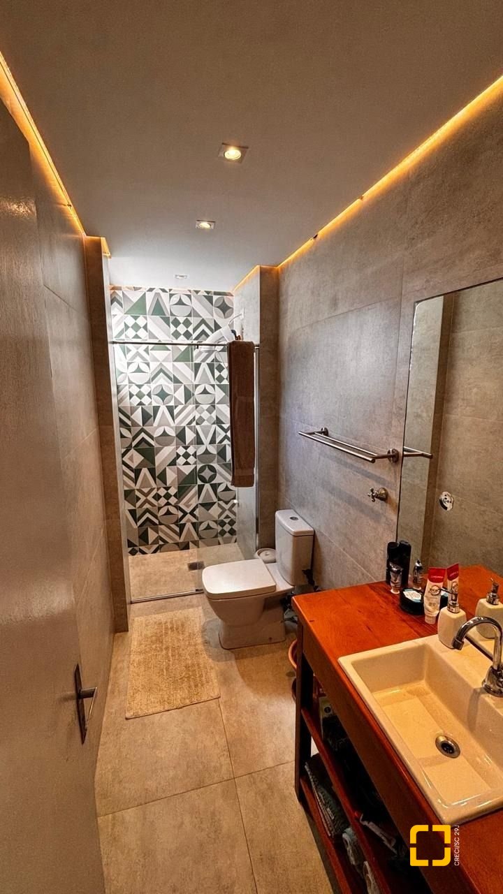 Apartamento com 117m², 5 quartos (sendo 1 suíte), 1 garagem, no bairro Trindade em Florianópolis