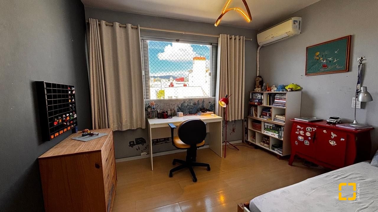 Apartamento com 117m², 5 quartos (sendo 1 suíte), 1 garagem, no bairro Trindade em Florianópolis