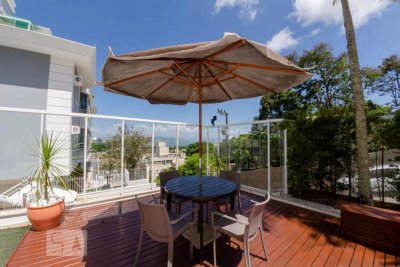 Cobertura com 176m², 3 quartos (sendo 1 suíte), 2 garagens, no bairro Itacorubi em Florianópolis