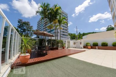 Cobertura com 176m², 3 quartos (sendo 1 suíte), 2 garagens, no bairro Itacorubi em Florianópolis