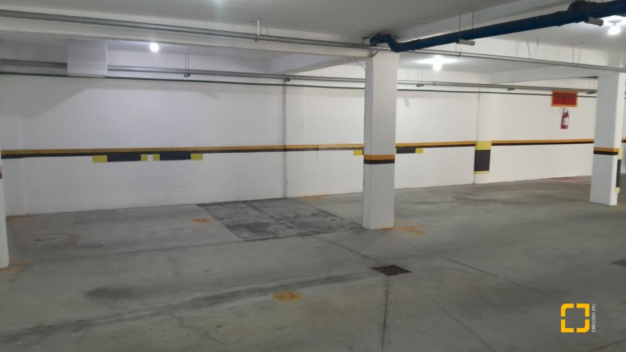 Cobertura com 176m², 3 quartos (sendo 1 suíte), 2 garagens, no bairro Itacorubi em Florianópolis