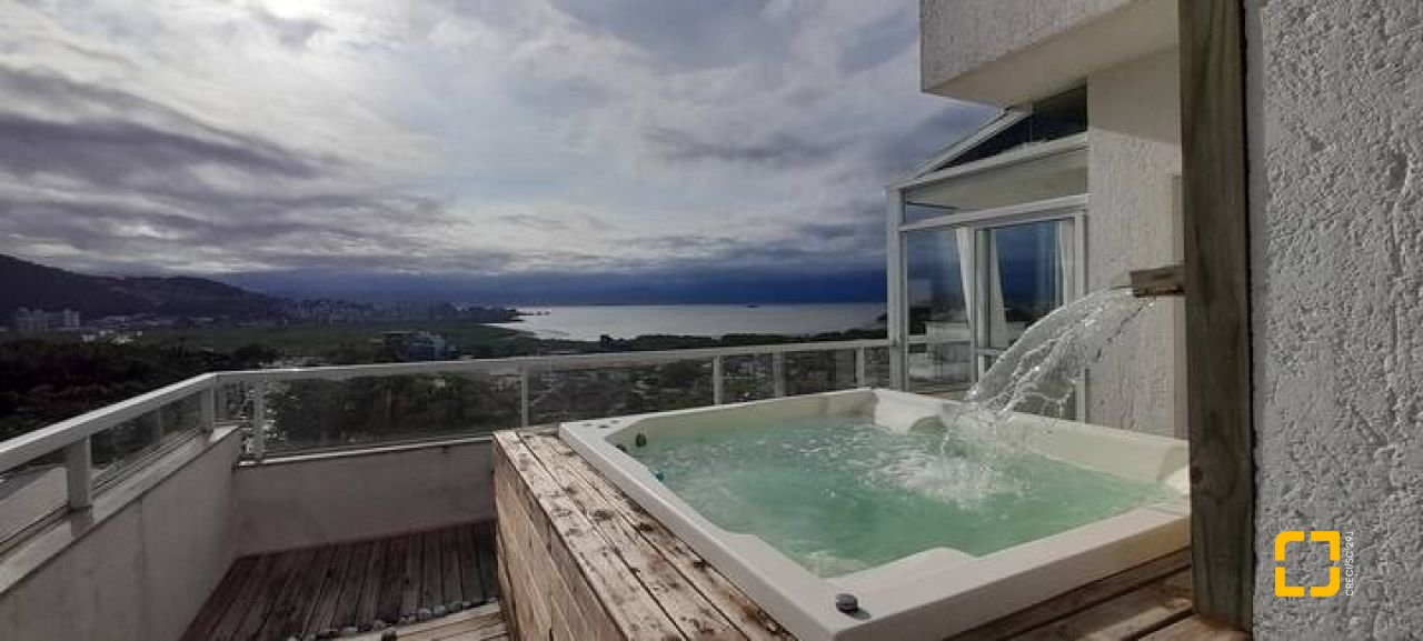 Cobertura com 176m², 3 quartos (sendo 1 suíte), 2 garagens, no bairro Itacorubi em Florianópolis