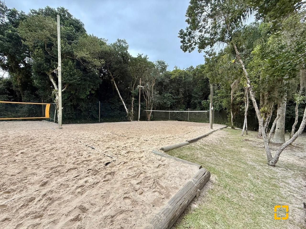 Casa de Condomínio com 197m², 4 quartos (sendo 4 suítes), 3 garagens, no bairro Limpa em Garopaba