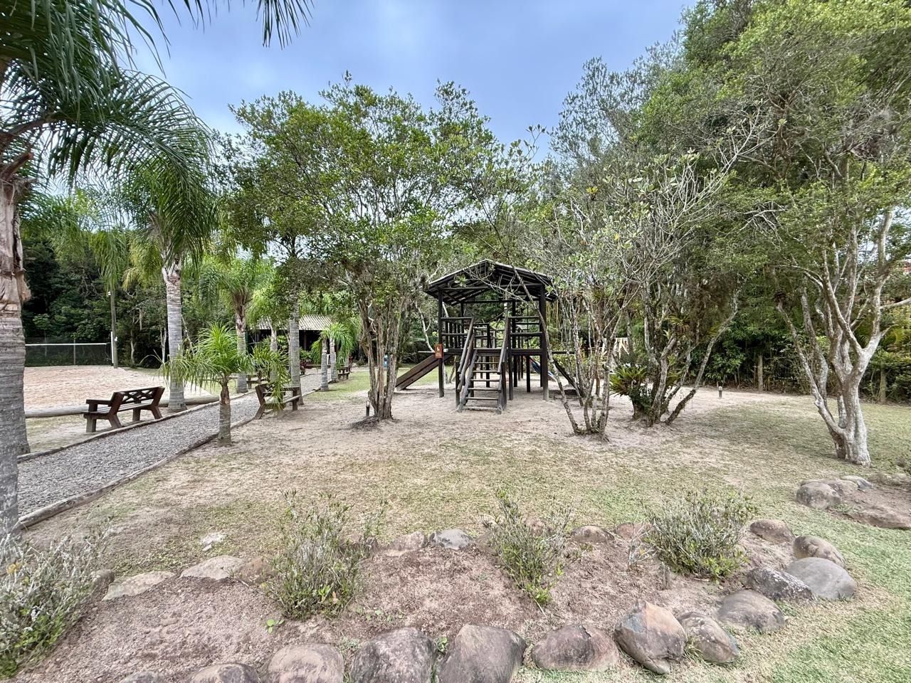 Casa de Condomínio com 197m², 4 quartos (sendo 4 suítes), 3 garagens, no bairro Limpa em Garopaba