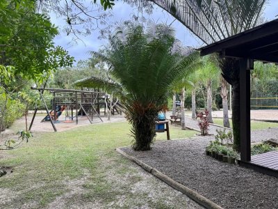 Casa de Condomínio com 197m², 4 quartos (sendo 4 suítes), 3 garagens, no bairro Limpa em Garopaba