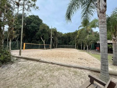 Casa de Condomínio com 197m², 4 quartos (sendo 4 suítes), 3 garagens, no bairro Limpa em Garopaba